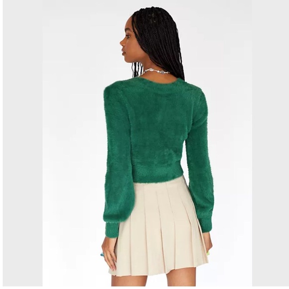 Aritzia Sunday Best Kitten V Neck Sweater - Green - Picture 4 of 9